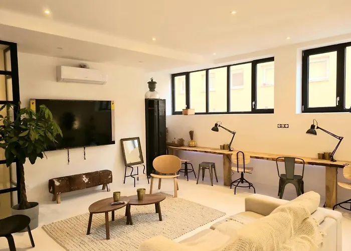 Loft Hall Of Fame + Garage *